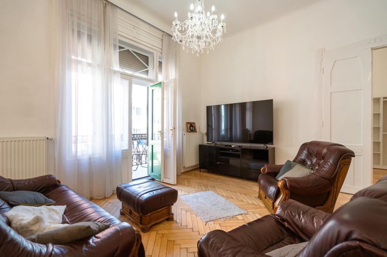 Garys Bright And Spacious Two Bedroom Flat Near Danube Budapest Exterior photo