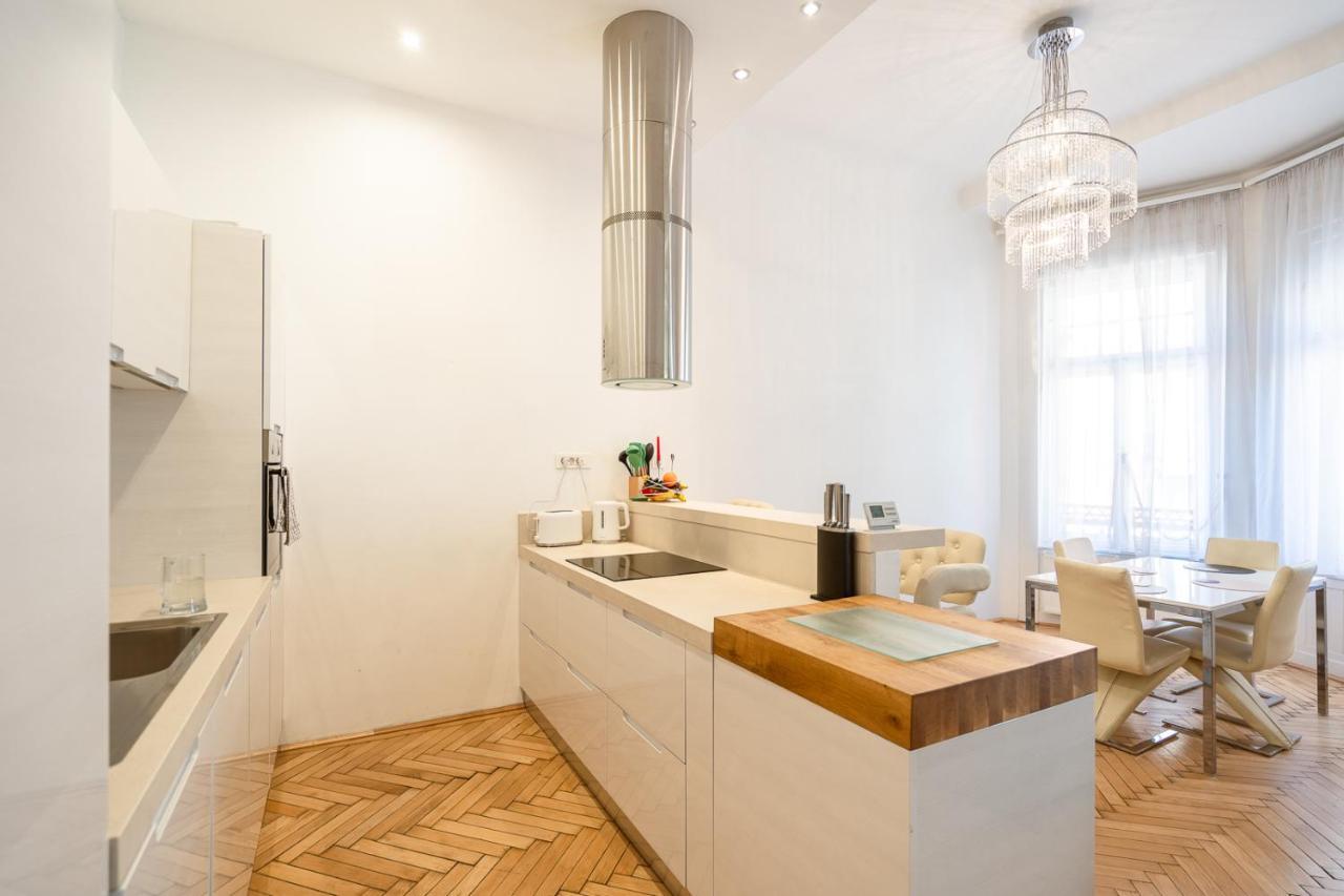 Garys Bright And Spacious Two Bedroom Flat Near Danube Budapest Exterior photo