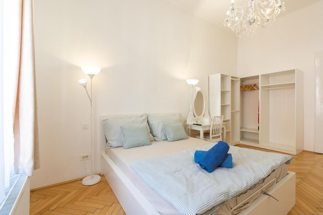 Garys Bright And Spacious Two Bedroom Flat Near Danube Budapest Exterior photo